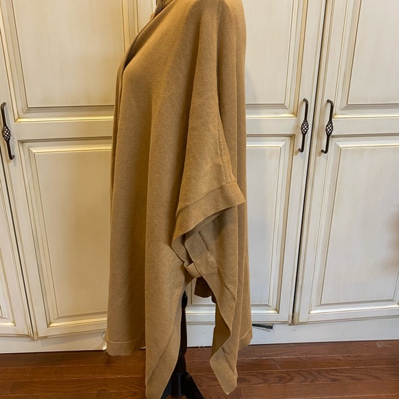Banana Republic Size M/L Tan Sweater Poncho Cape - Picture 8 of 13